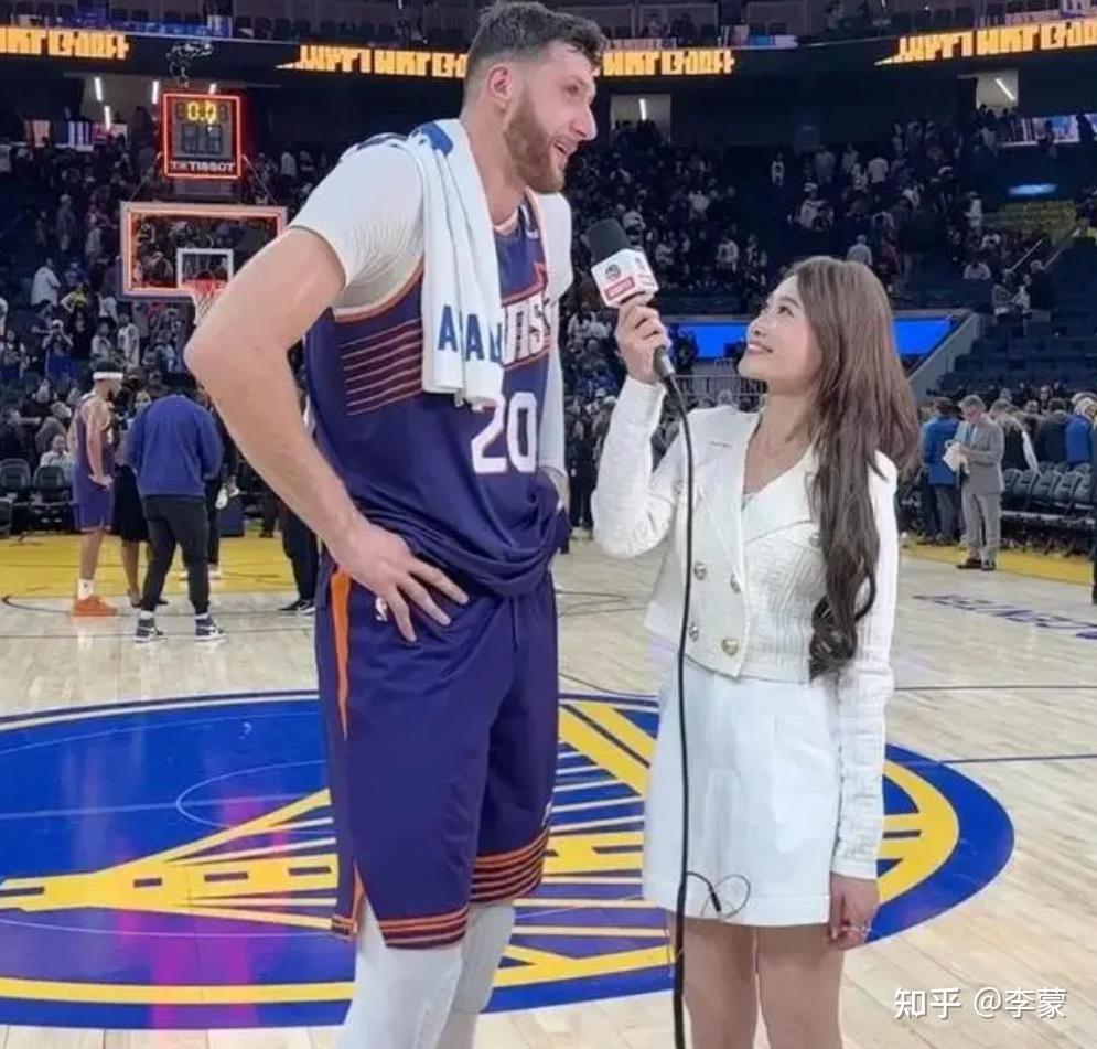最朴素的NBA出镜记者孟超 为何在国内的好感度 远超周玲安 - 知乎