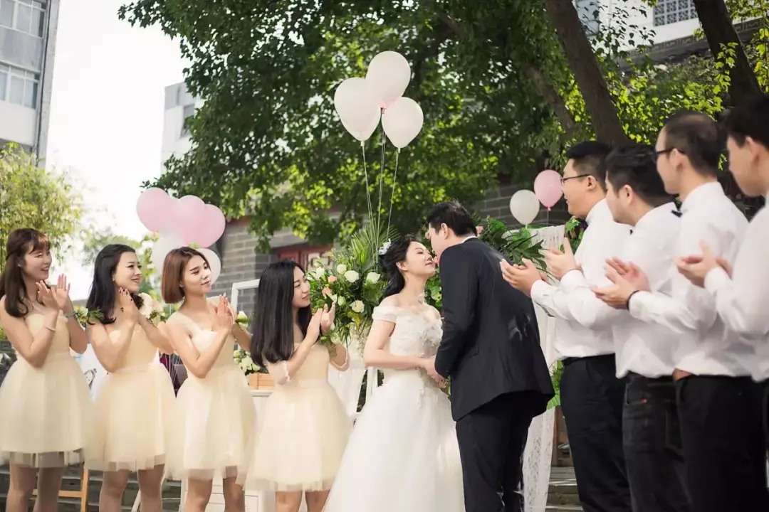 三,伴娘颜值必须要比新娘低吗?