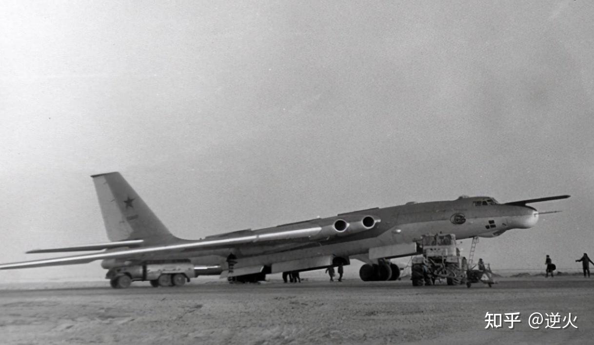苏联米亚4轰炸机油耗量巨大且航程短还能背着罐子运天然气