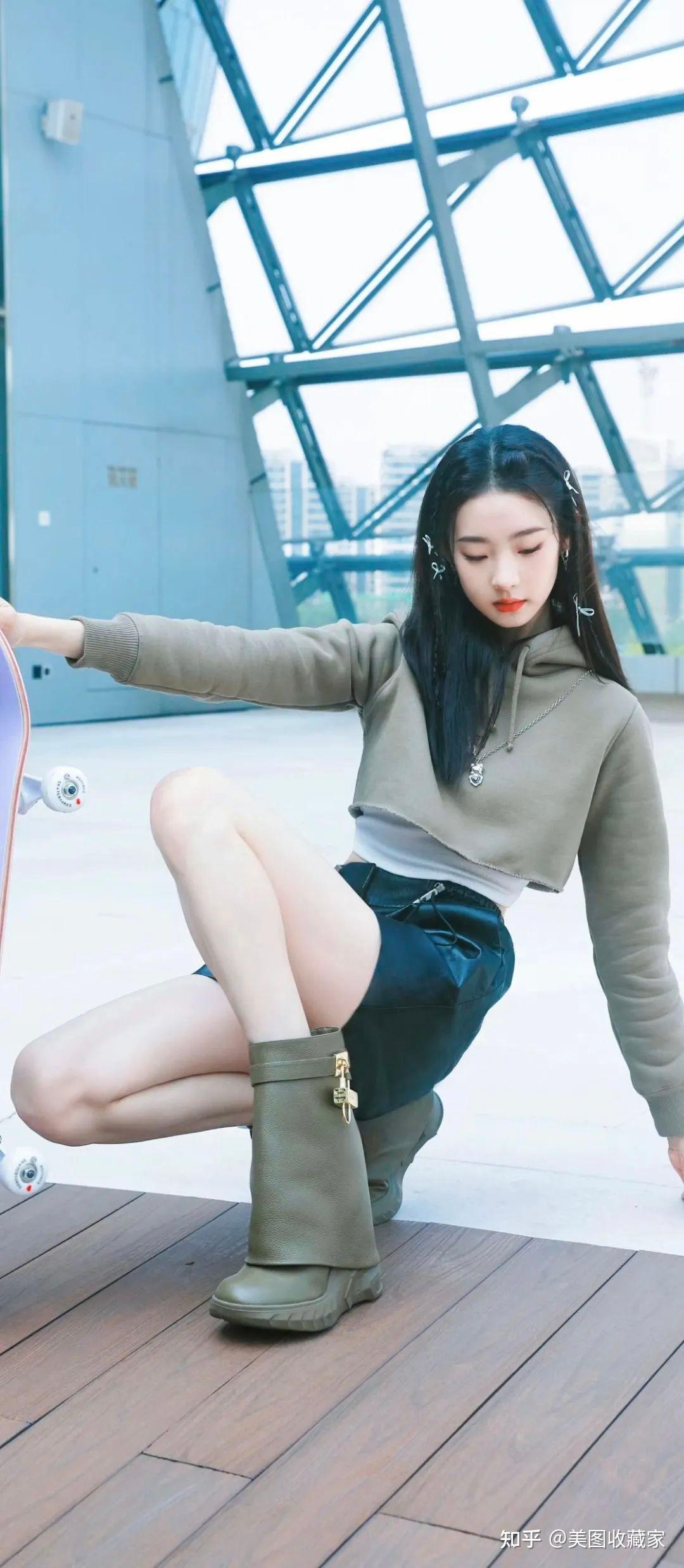 张艺凡范世錡这段相差八岁的恋情,竟然通过微博分手打卡