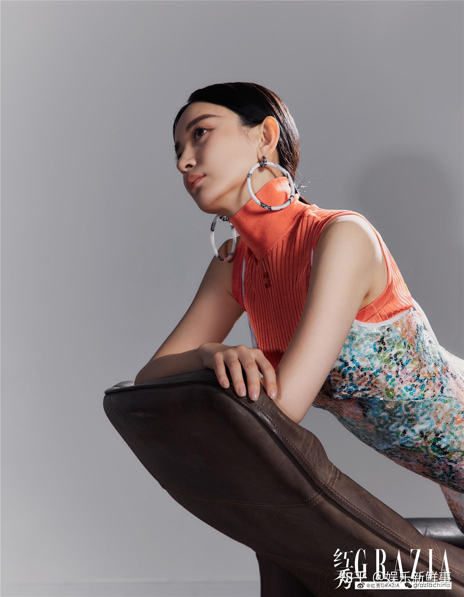 施诗最新复古大片曝光前卫摩登演绎新潮格调