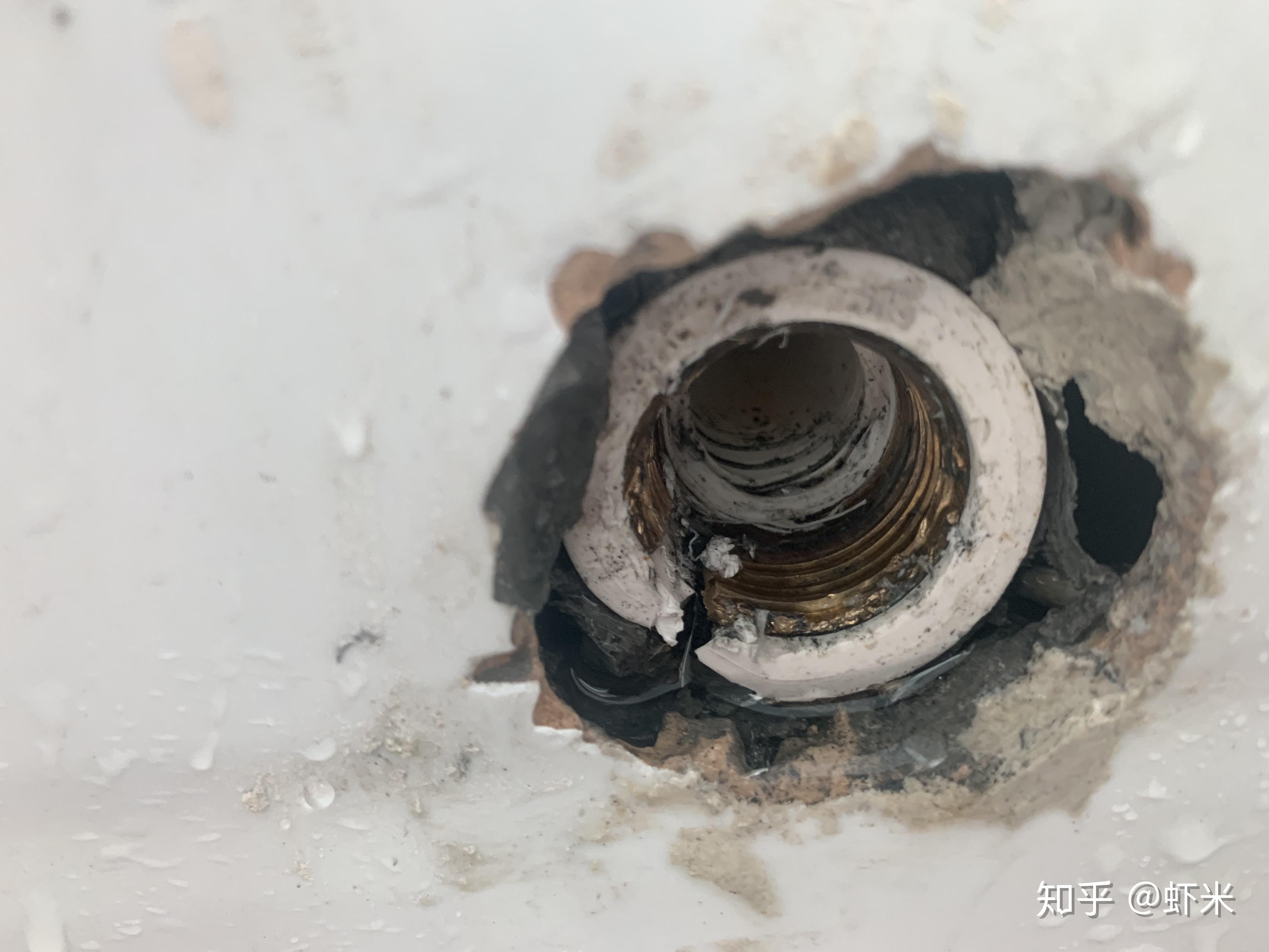 水管螺口裂了除了换水管凿墙有办法可以补吗