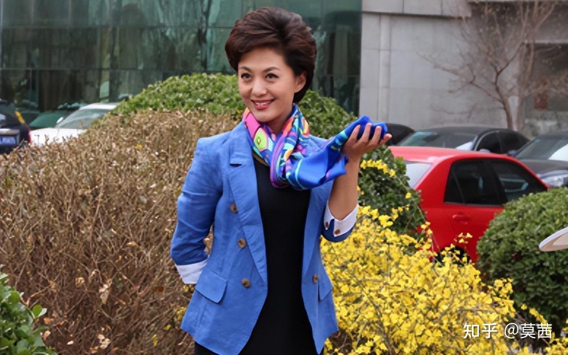 央视主播海霞:嫁清华教授,女儿比她还美,52岁有了"新身份"