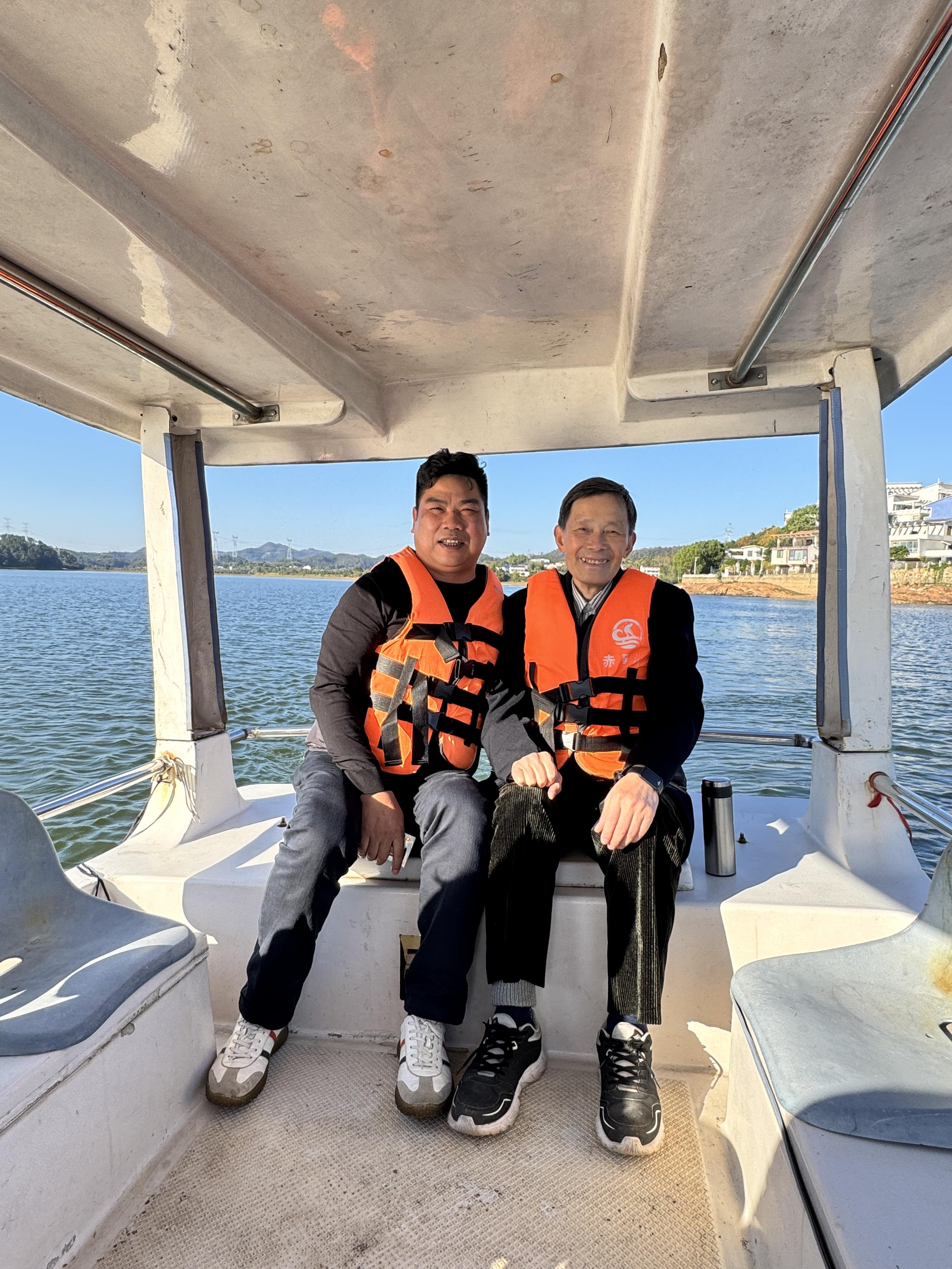 泛舟浏阳赤马湖上