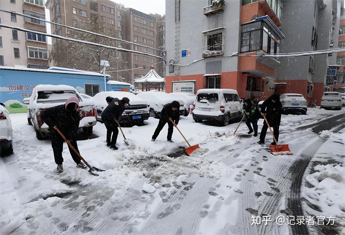 迎接初雪 服務為民 鐵嶺市銀州區永紅社區開展掃雪除冰志願活動