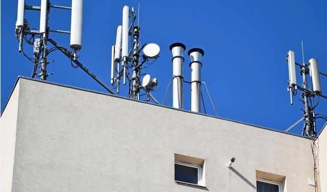 故意剪断通信光缆导致通信中断是否构成破坏公用电信设施罪