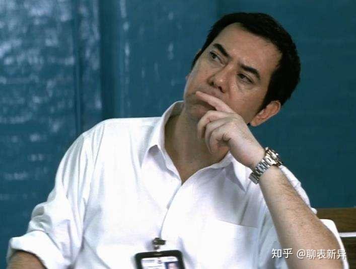 不过有意思的是,"无间道1"里面黄sir去警校招他的时候戴的也是劳力士