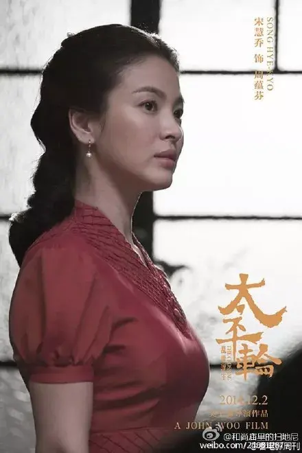 而在不少男性审美里,姨妈色,正红色约等于"生人勿近"or"老娘不好惹".