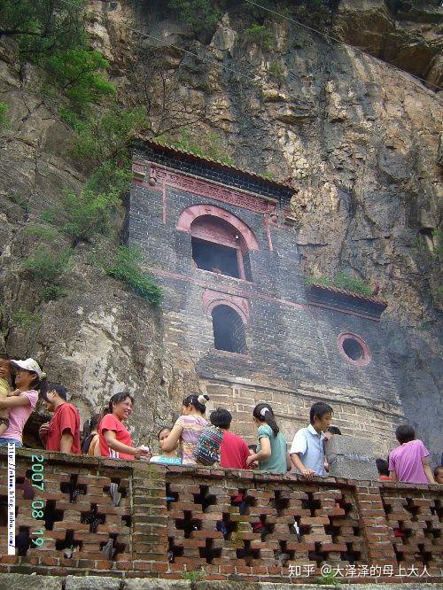 这是与织女洞隔河相望的牛郎庙.始建于明代.