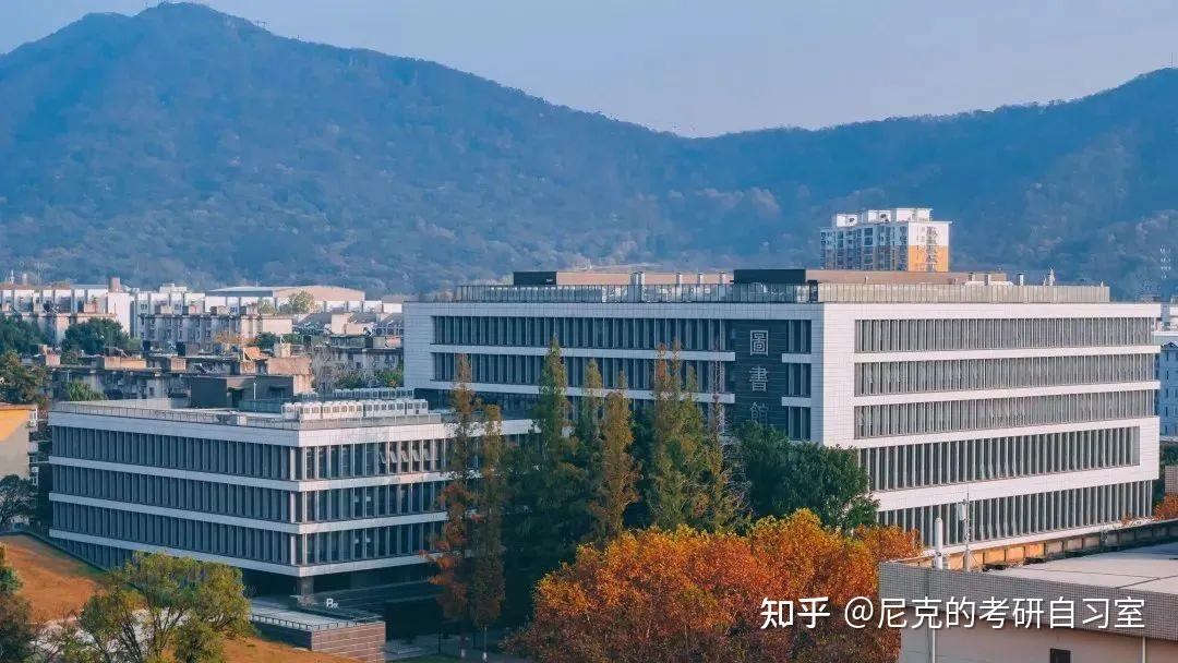 南京林业大学玄武湖校区的景色,素以樱花最出名,每年的三,四月份
