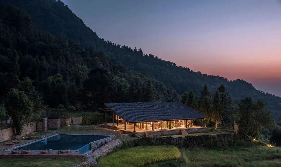 夯土墙民宿山谷隐着世外桃源