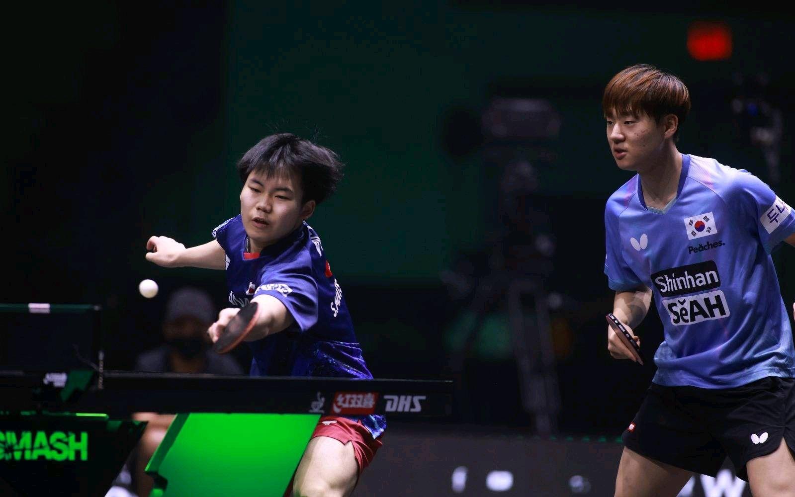 松岛辉空接发球反拉追回一分,梁靖崑正手变线连得两分,11比6拿下了第