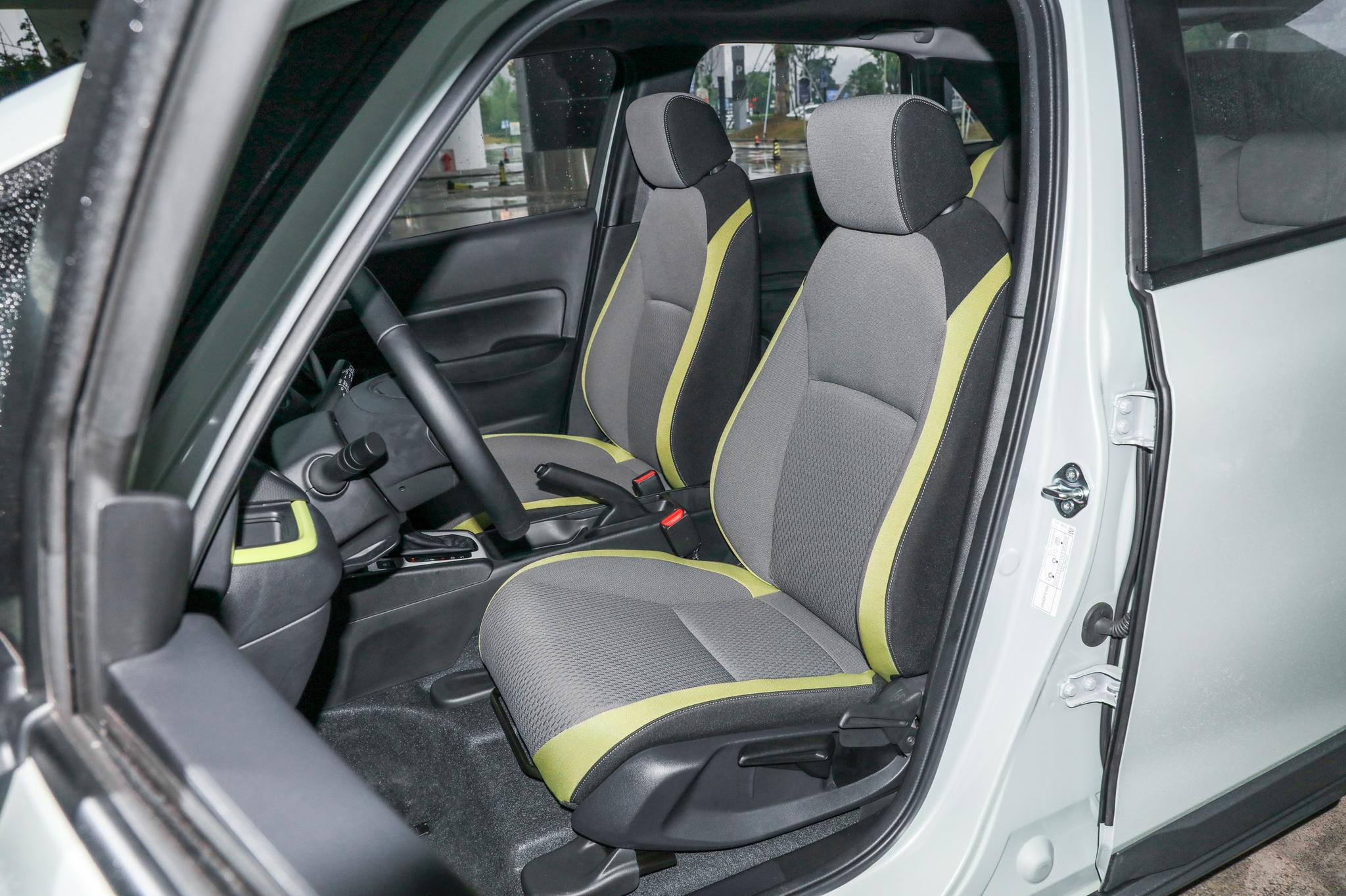 2021款本田飞度到店实拍,内饰科技感很强,标配7英寸液晶仪表盘