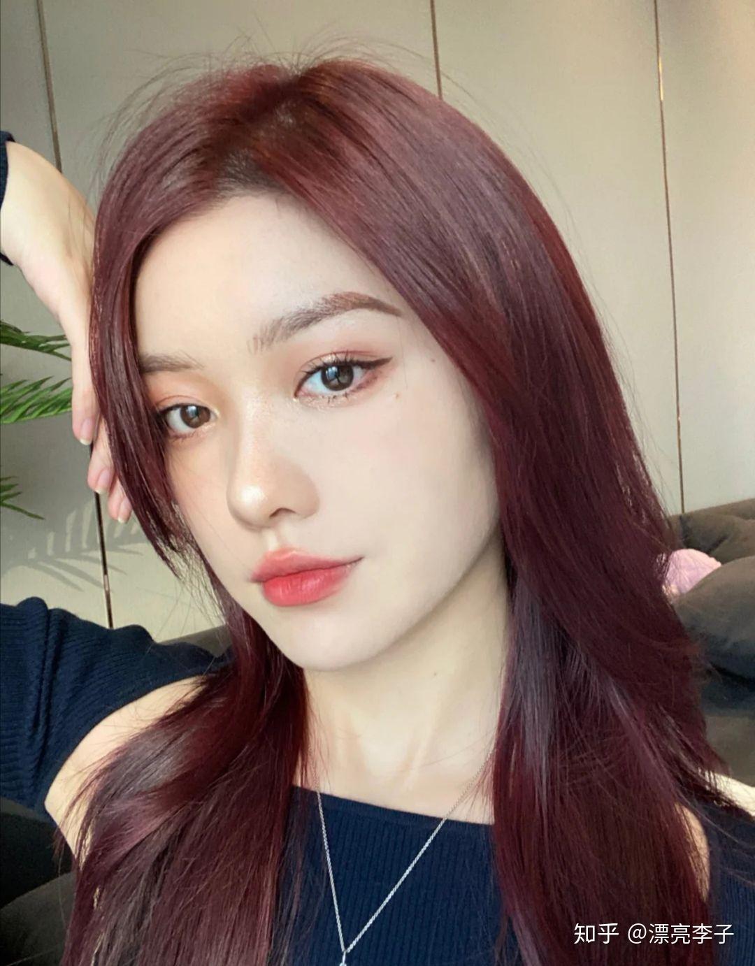 想问问小姐妹们,日常素颜的话,发色有什么推荐嘛?