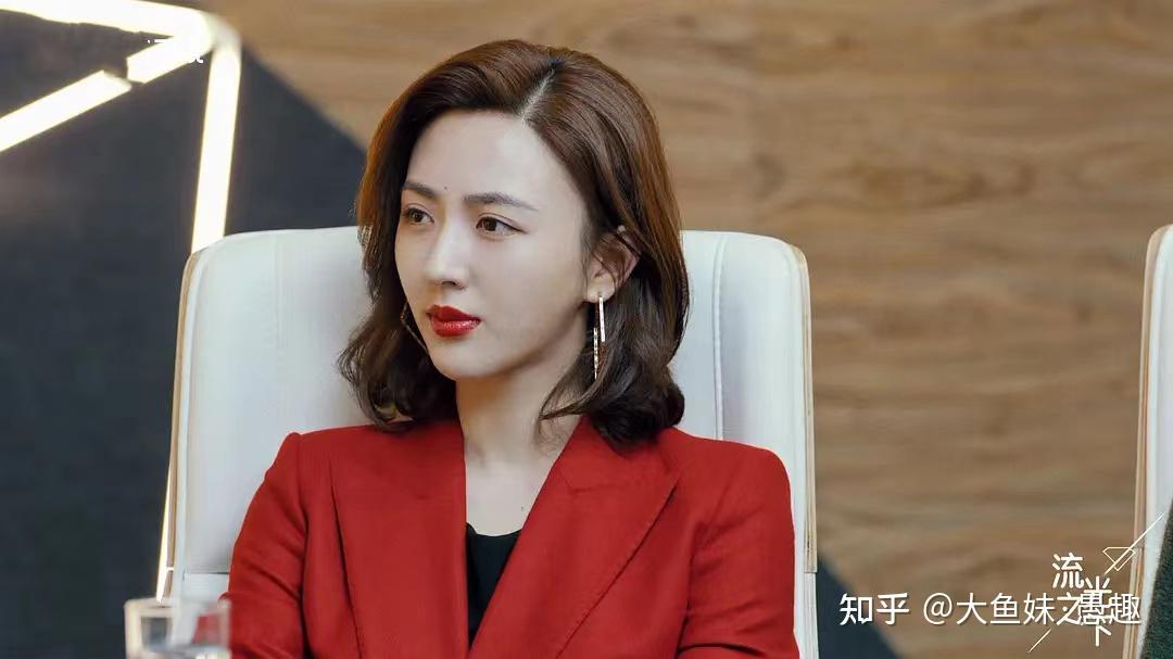 《流光之下》开播,虽然叙事节奏很拖沓,但是张涵予和蓝盈莹演技很炸裂