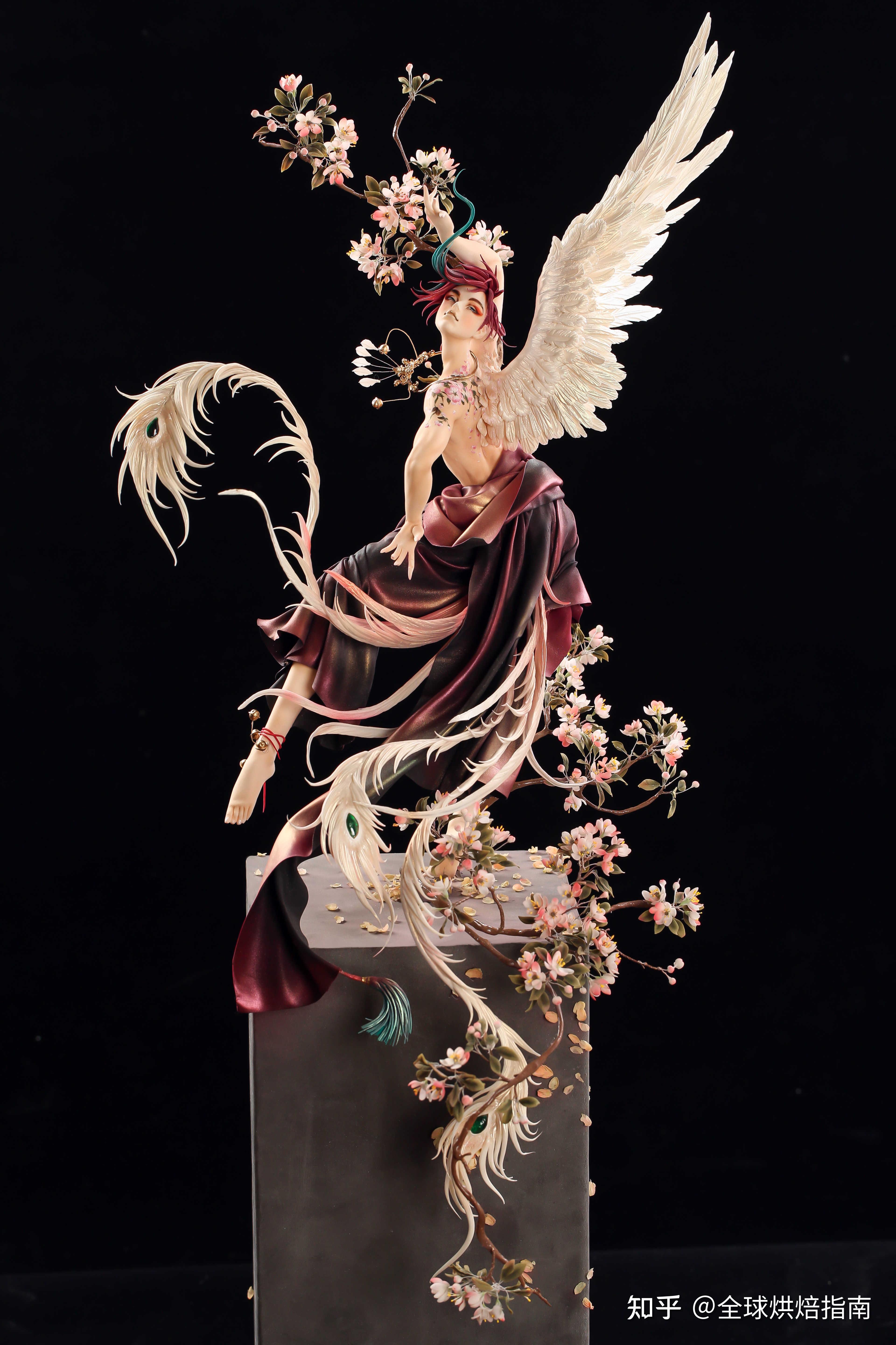 雕刻,面塑造型基础,而且周毅还全面深入的研究了翻糖工艺以及原料