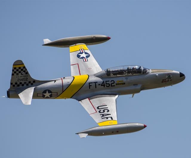 总产量将近7000架,用f-80战斗机改装的t-33教练机