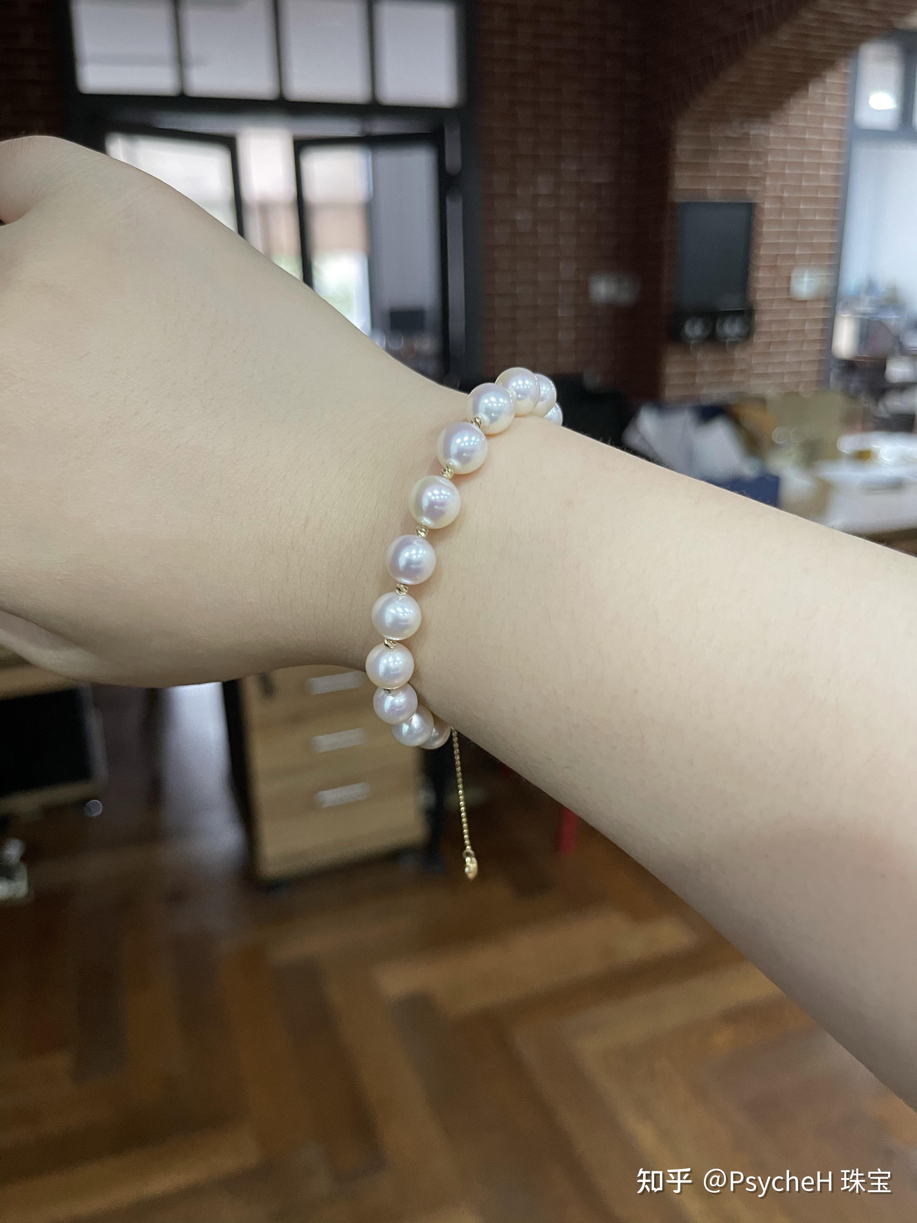 拍照怎么拍出耳钉 v2-a095b7dbe0078f5b328a604af257cf3b_r.jpg