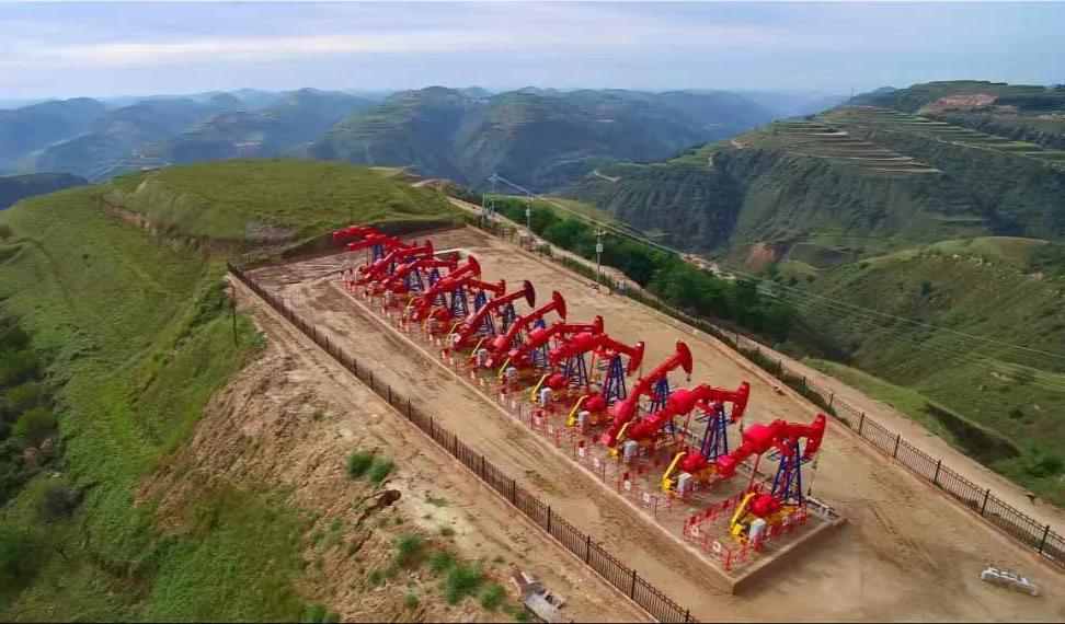 我国第一大油田.【引自新华网】的长庆油田开发建设50周年专题宣传片.