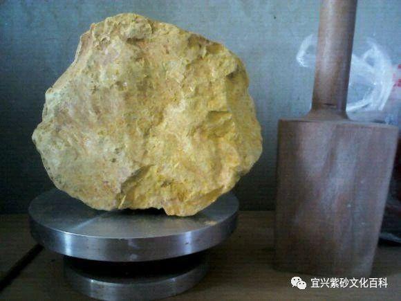 石黄、石黄泥是指的同一种矿料？ - 知乎
