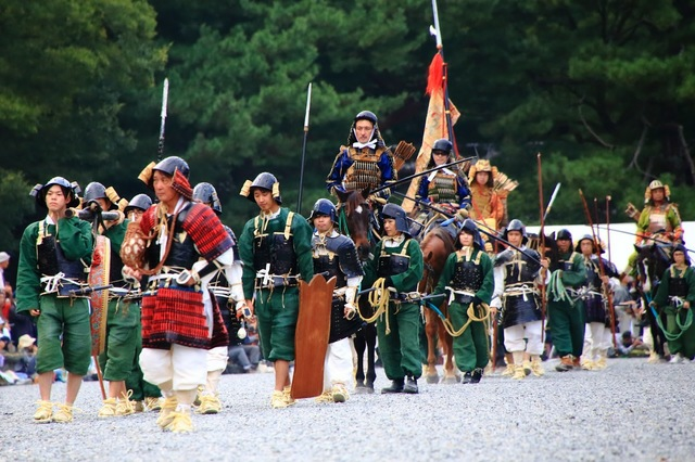 为什么中国历史上没有出现类似欧洲的全身板甲