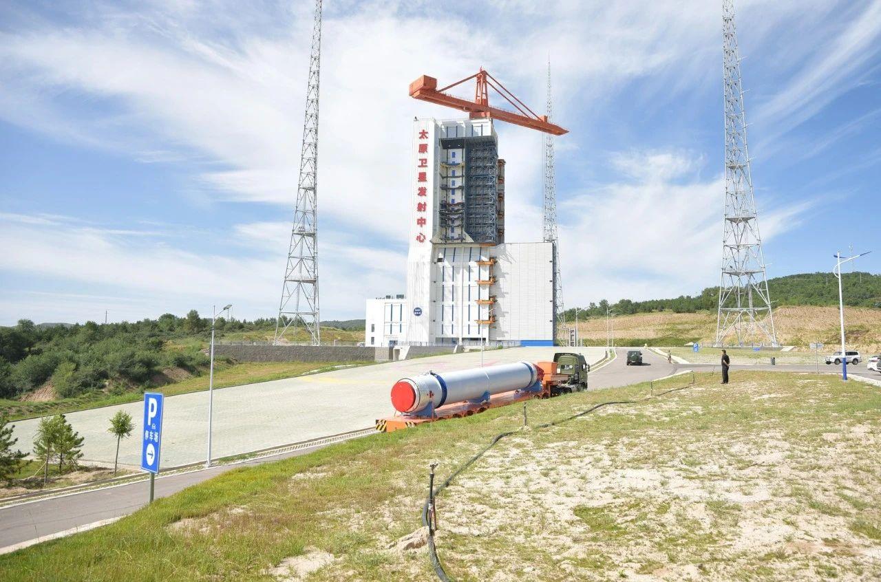 长征六号甲是中国航天科技集团八院抓总研制的中型固液捆绑运载火箭