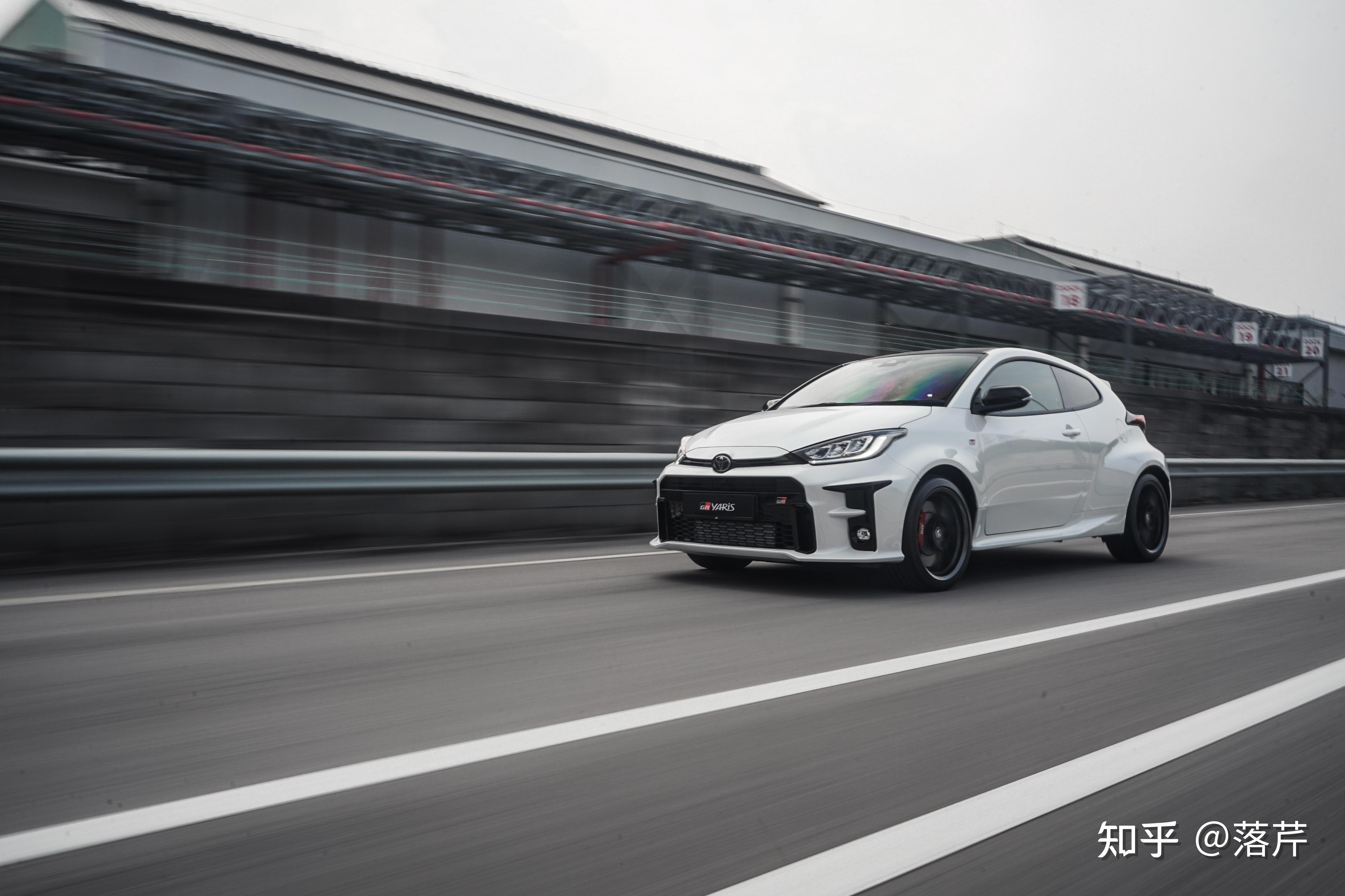 五猩车评丰田雅力士gr