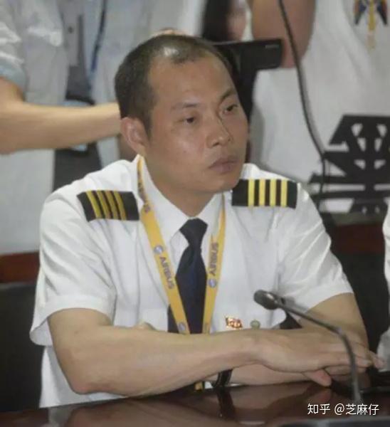 军人退伍不褪色川航英雄机长经历惊心动魄的一幕轰炸机的教练员老兵