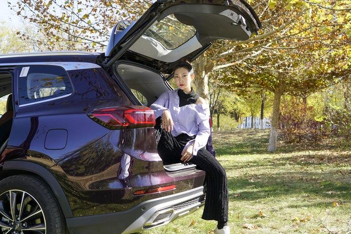 共享美好时光媳妇来当车模记录下与瑞虎8plus的甜蜜瞬间