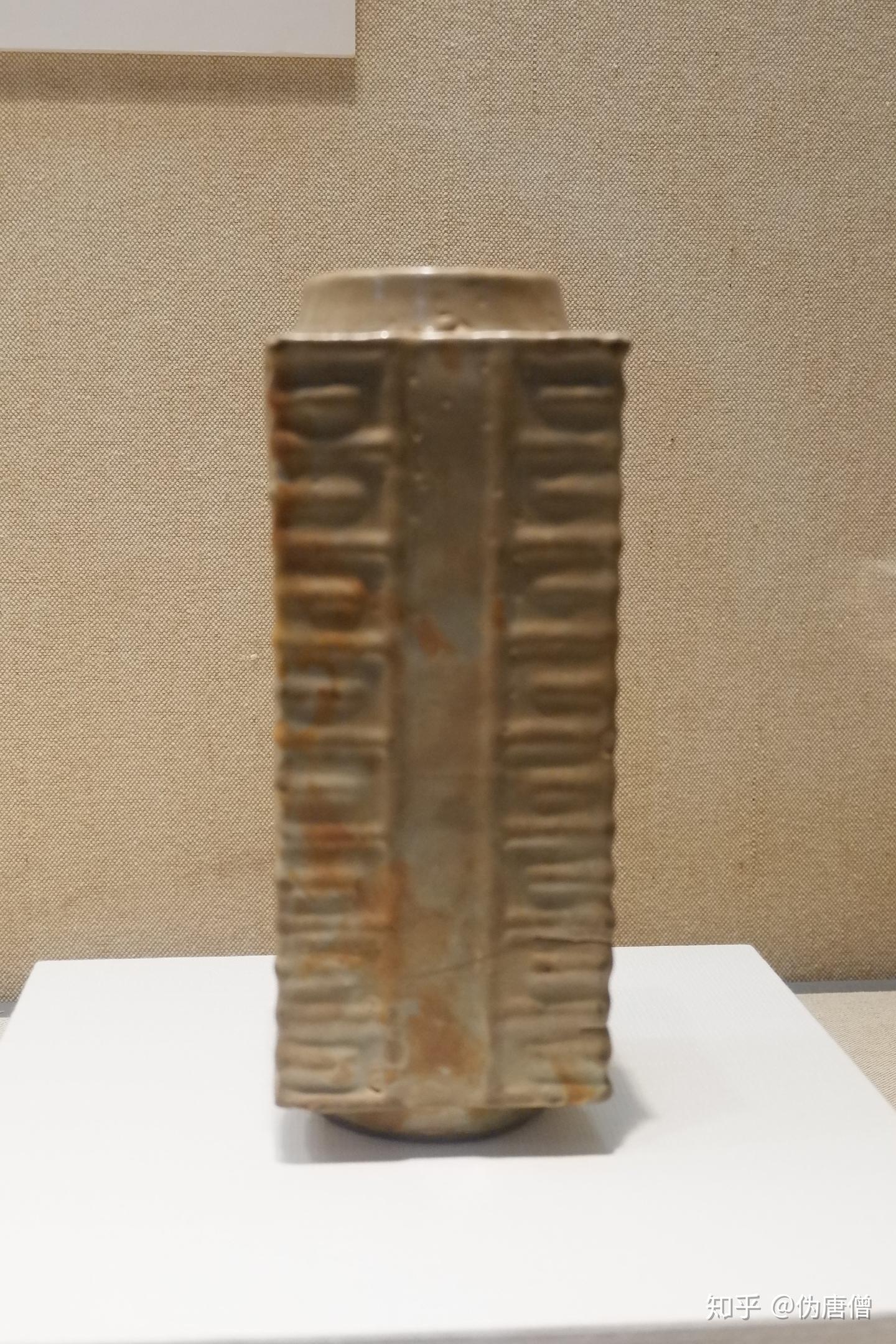 中国古美術　清時代龍泉窯琮式瓶　 共箱　F5-1 明代龍泉窯琮式瓶（みんだい りゅうせんよう そうしきへい