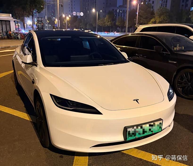 Model 3车主：特斯拉的AP太稳了！不像某些车会在车道内画龙