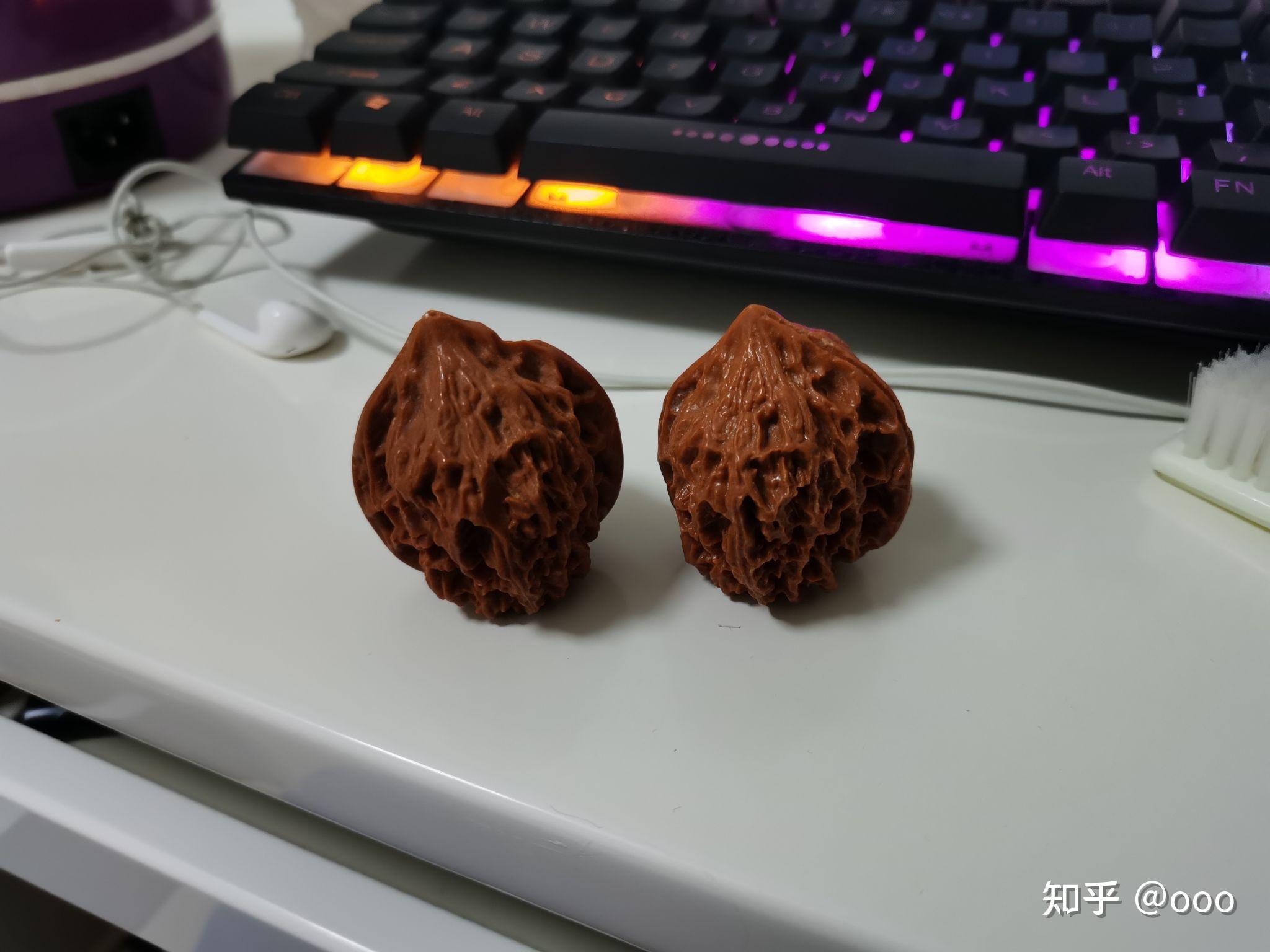 这是树脂核桃嘛?