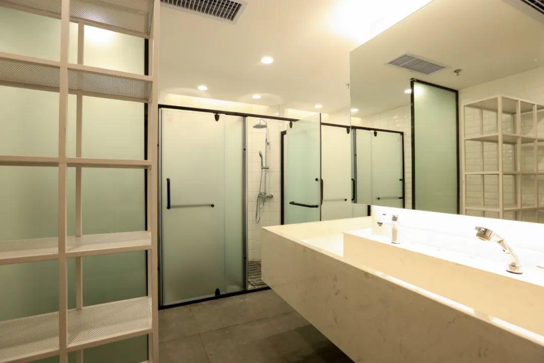 会议室:智能显示屏,白板,白板笔,黑板擦