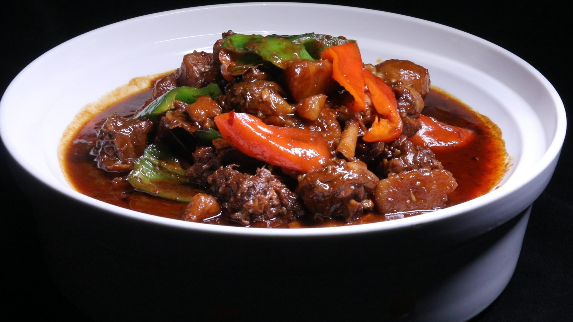 大师的菜明日预告肉质酱香骨肉酥嫩的东山老鹅