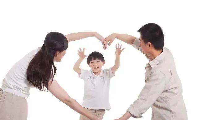 在家中父母在教育孩子是应该是和风细雨,好声好气.