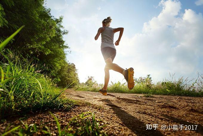 扁平足主要是一種以足內側縱弓塌陷為主要表現的足部畸形,大多無