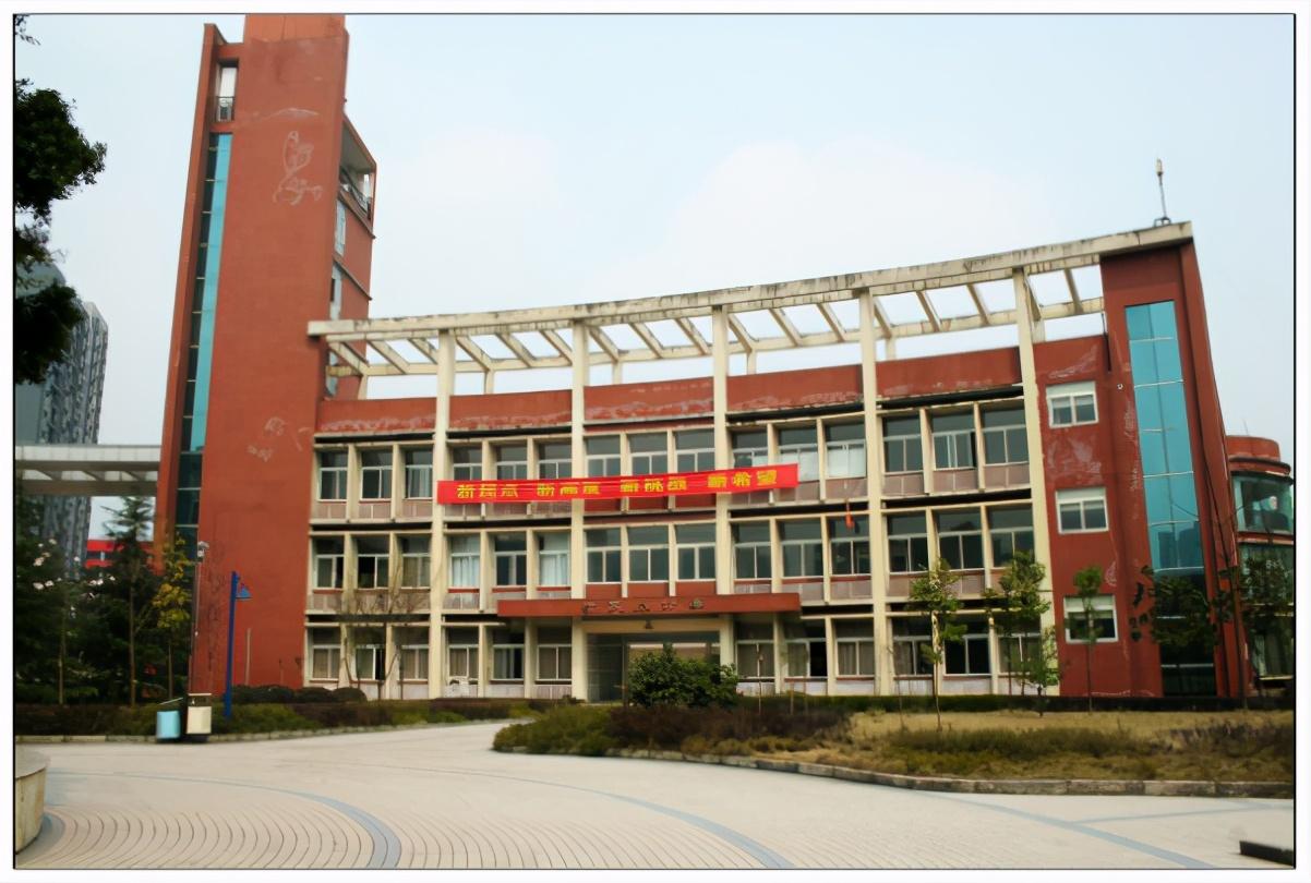 今天小编为大家解读重庆市第一中学校01学校简介重庆市第一中学校是