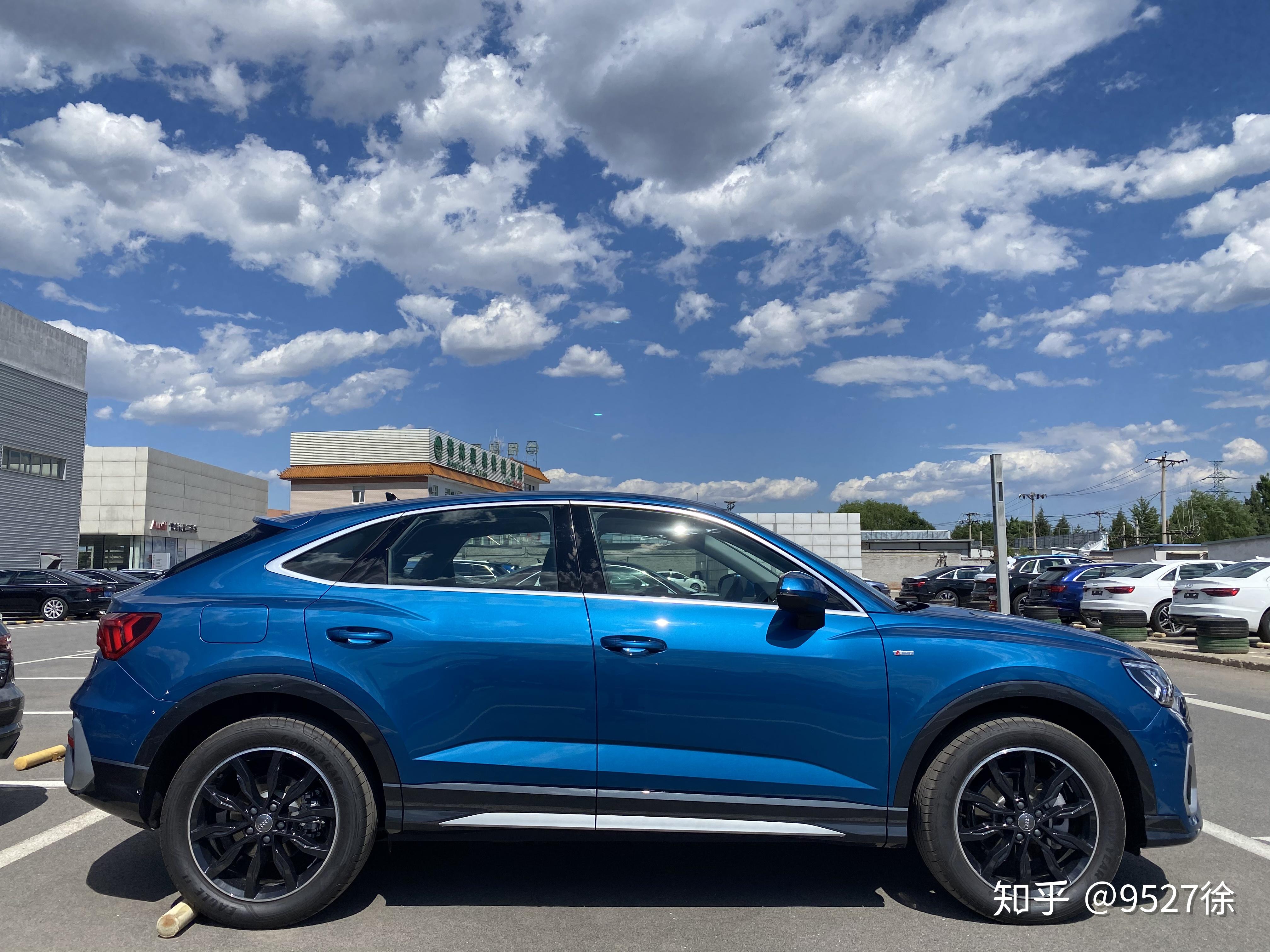 作为全新奥迪家族车型,奥迪q3轿跑兼具越野车的力量感和轿跑车的美感.