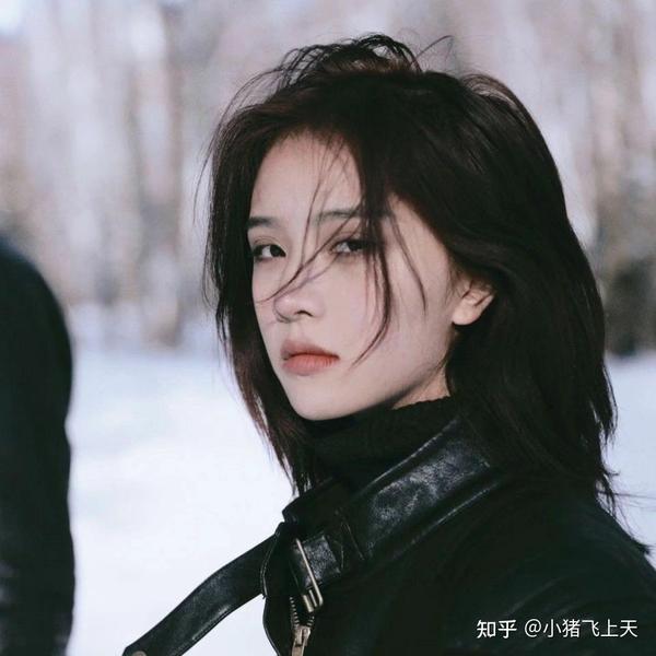 车窗外风景文案短句唯美伤感(唯美伤感文案句子 心情不好的说说带图片)