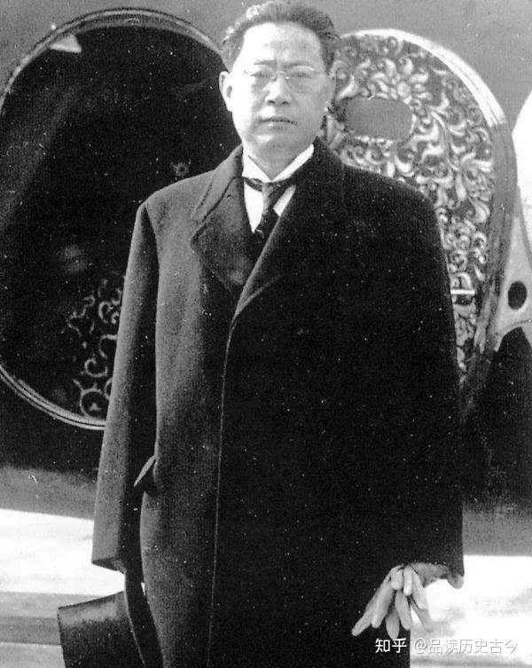 中共一大代表13人,结局如何?从一大到建国,坚持下来的只有2人 - 知乎