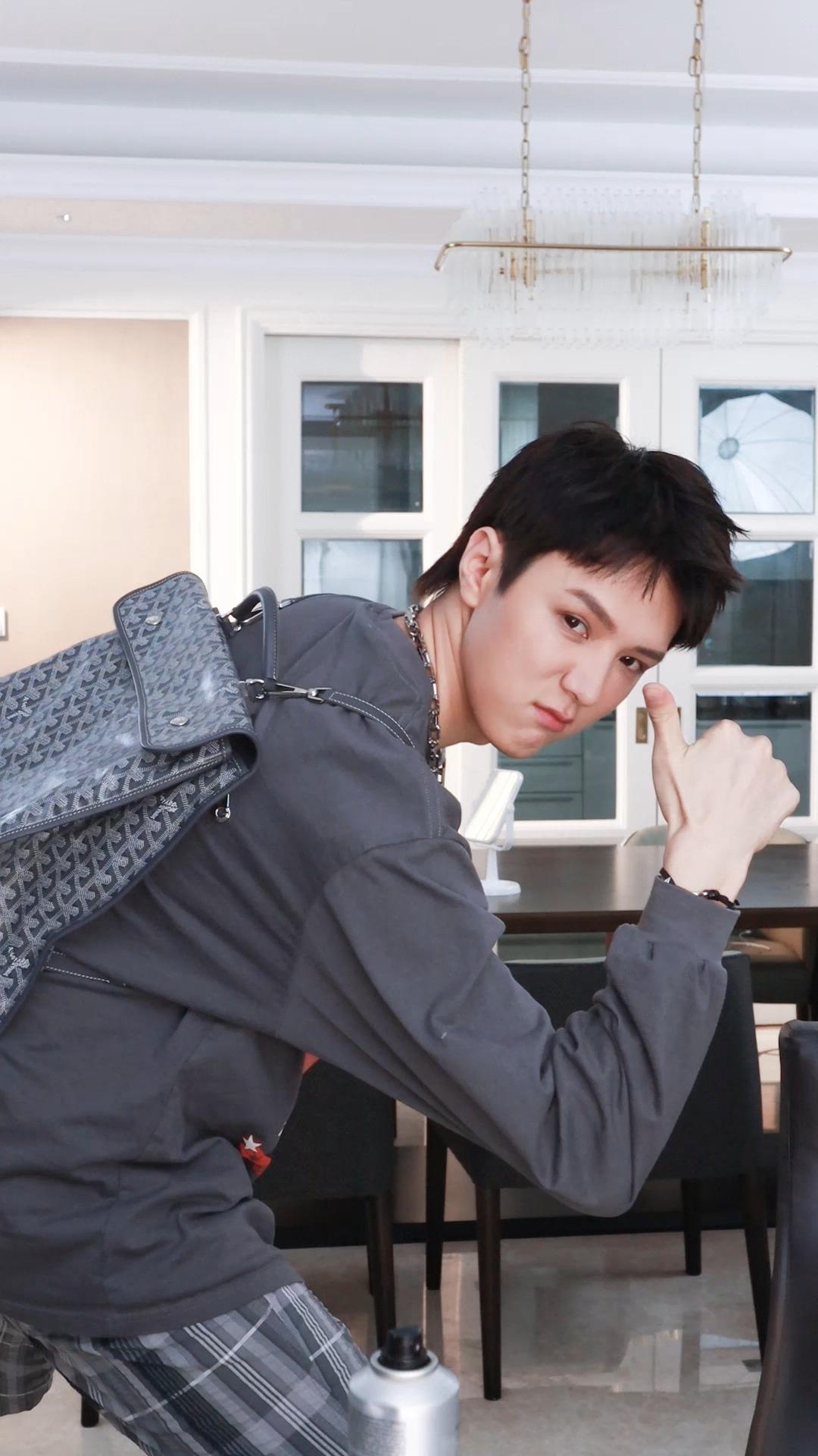 骆王宇奔现翻车现场