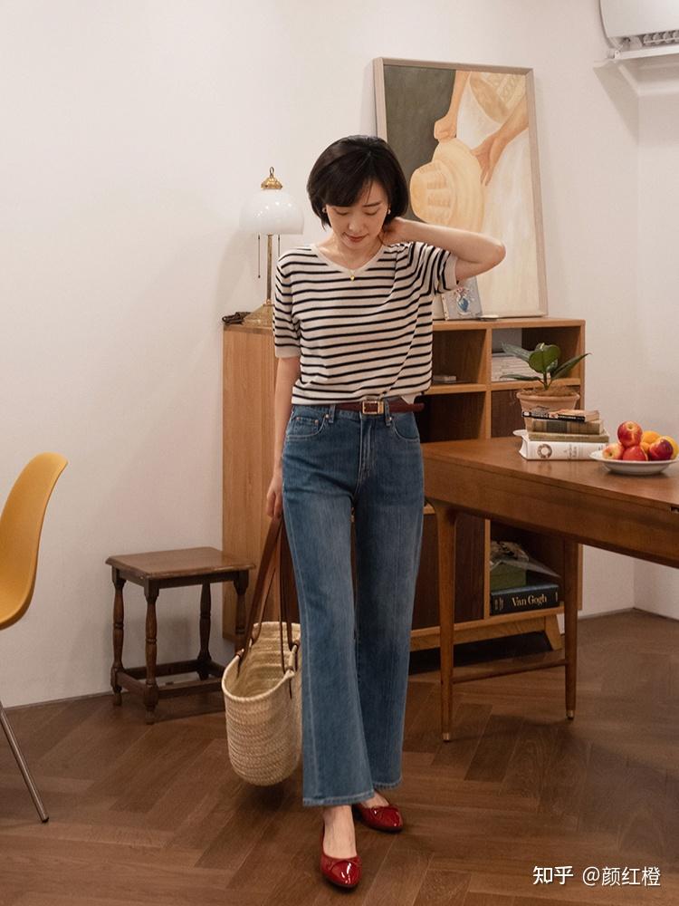 又带着一点法式的慵懒感,无论是作为职场穿搭,还是作为日常的休闲穿搭