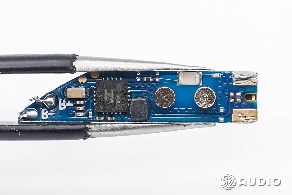 苹果尴尬了!华强北抢先推出"带屏airpods pro",内部方案全曝光