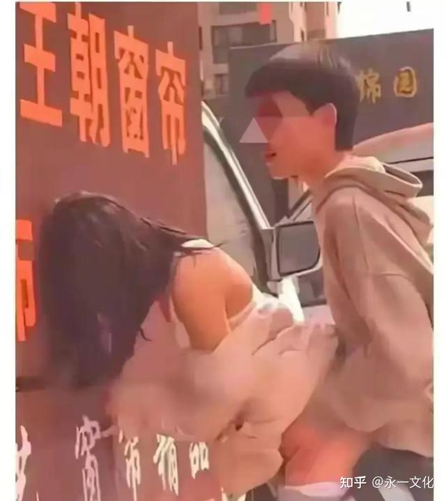 温州永兴中学两名学生在永豪锦园小区门口上演亲密表演,你怎么看