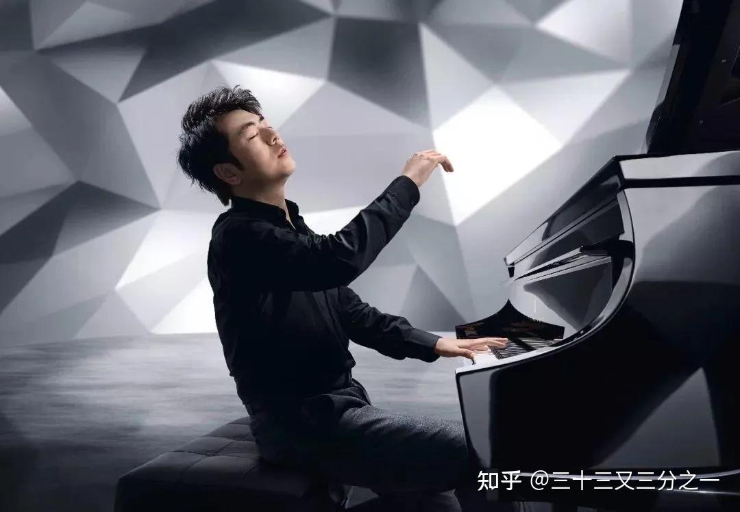 巴赫编《d小调协奏曲》,古尔德演奏家当然离不开乐器,钢琴家离不开