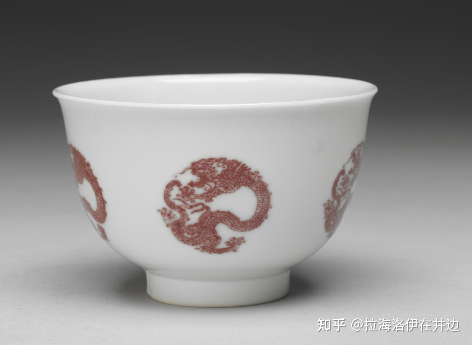 康熙釉里红团龙团凤纹杯
