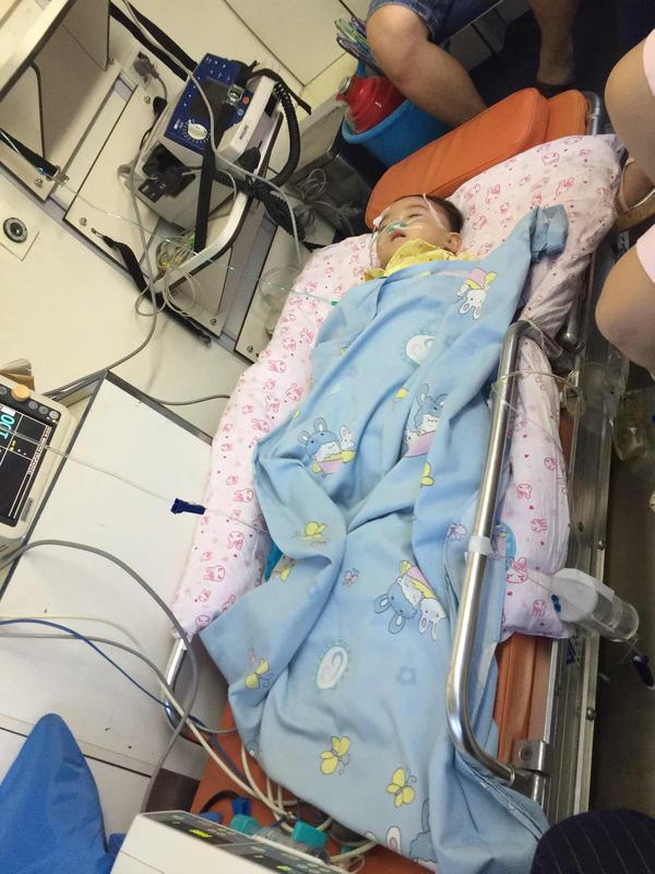 在九江市妇幼保健院重症监护室抢救一天后,由于病情危急,院方