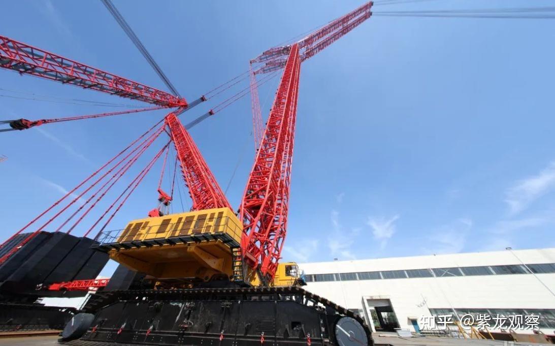 中国造世界最大吨位履带起重机交付一次能吊起3000多辆轿车