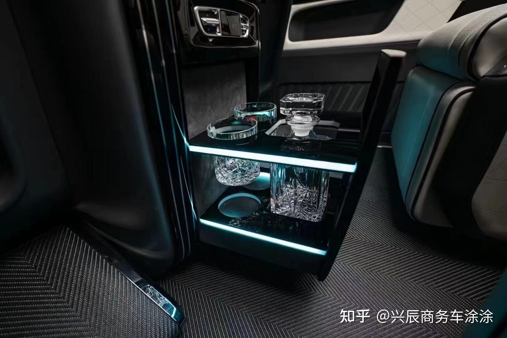 大佬指定接待用车,梅赛德斯奔驰V级全隔断高顶定制MPV,值得拥有 - 知乎