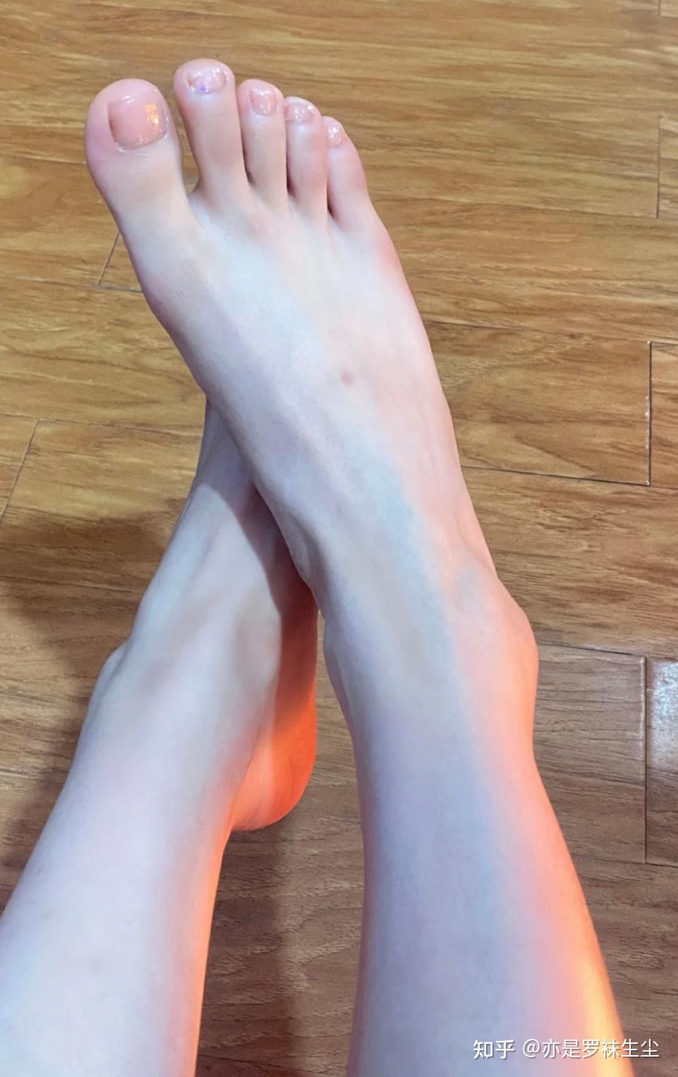 脚模玩cos的一天，哪个脚脚最好看呢？ - 知乎